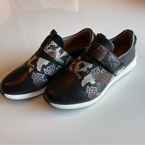 Clarks Leather Un Rio Strap Sneakers